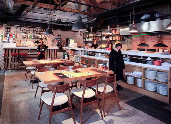 仿古實(shí)木音樂(lè)餐吧桌椅酒吧桌椅