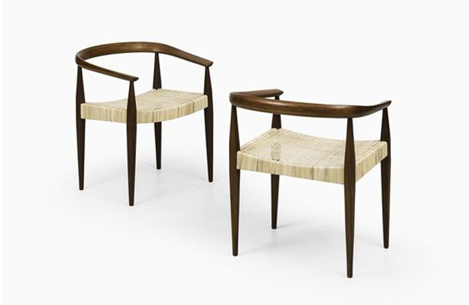 中餐廳極簡風(fēng)格時尚實木扶手餐椅